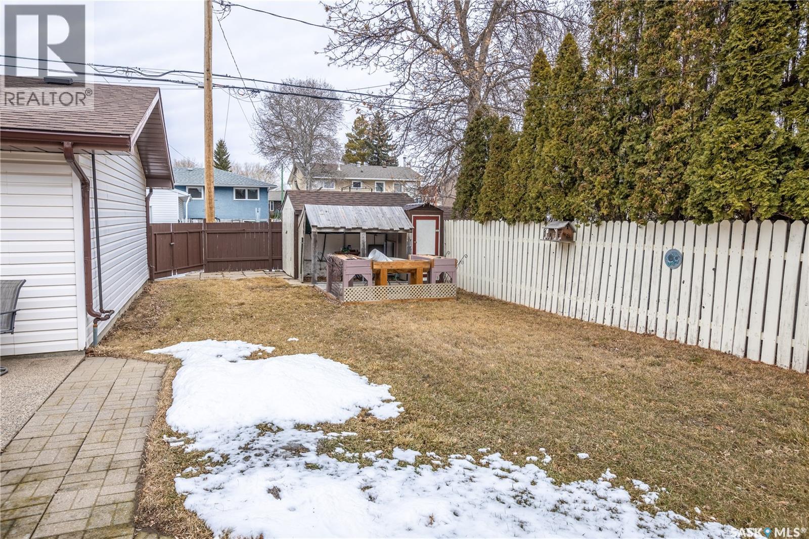 1416 Athabasca Street W, Moose Jaw, Saskatchewan  S6H 6E1 - Photo 3 - SK032093