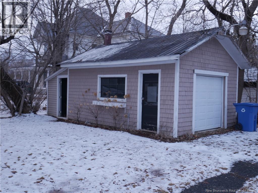 118 Victoria St, Woodstock, New Brunswick  E7M 3A5 - Photo 3 - NB136390