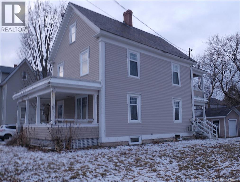 118 Victoria St, Woodstock, New Brunswick  E7M 3A5 - Photo 1 - NB136390