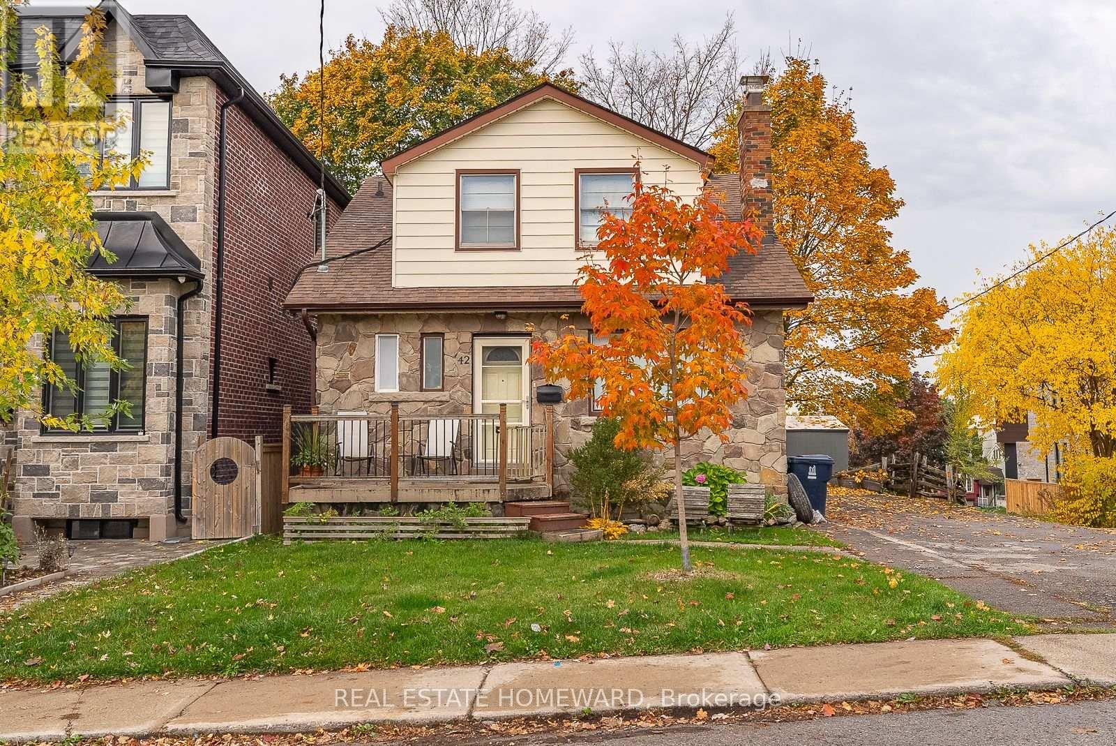 42 BEXHILL AVENUE, Toronto, Ontario