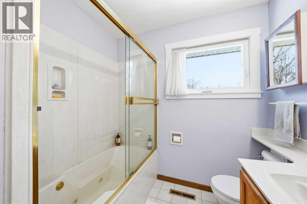 2724 Lougheed Drive SW, Calgary, Alberta  T3E 5T6 - Photo 18 - A2298102