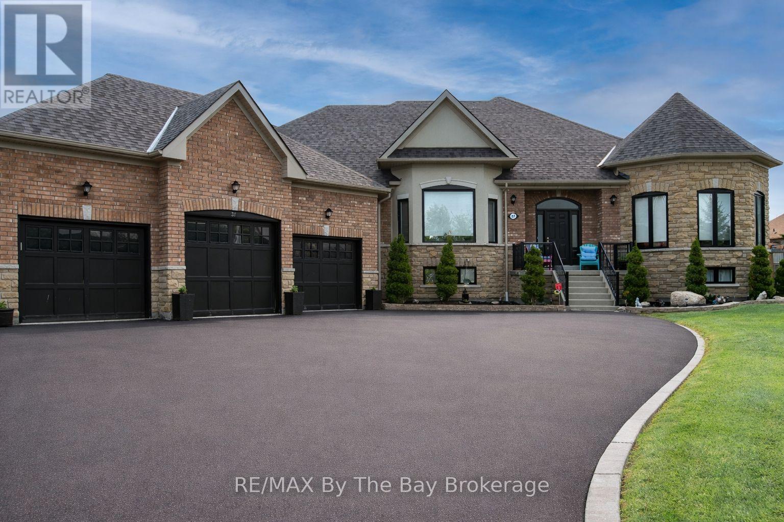 37 Walnut Drive, Wasaga Beach, Ontario  L9Z 0A8 - Photo 10 - S12837638