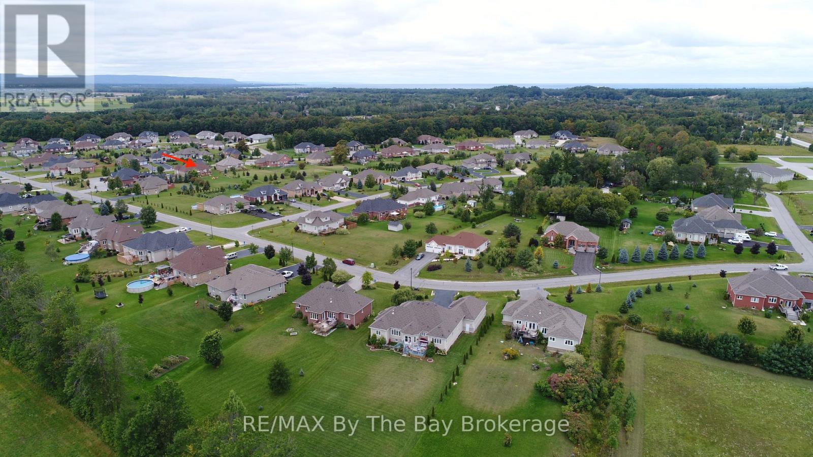 37 Walnut Drive, Wasaga Beach, Ontario  L9Z 0A8 - Photo 2 - S12837638