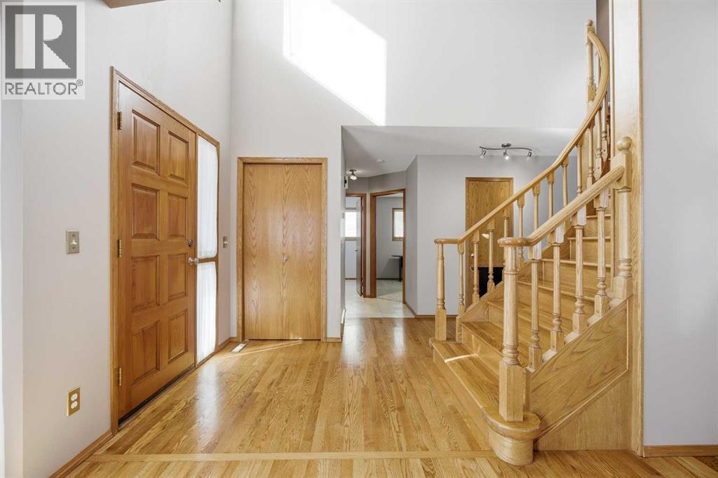 146 Hawkdale Circle NW, Calgary, Alberta  T3G 2W9 - Photo 4 - A2292709