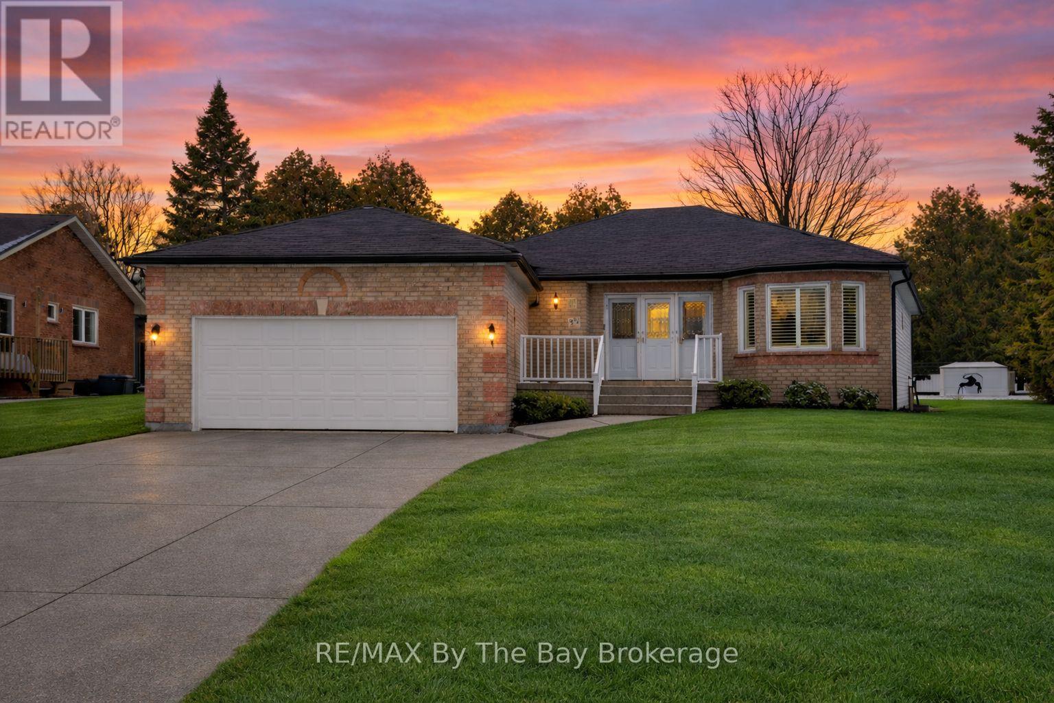 22 BRITTON COURT, Wasaga Beach, Ontario