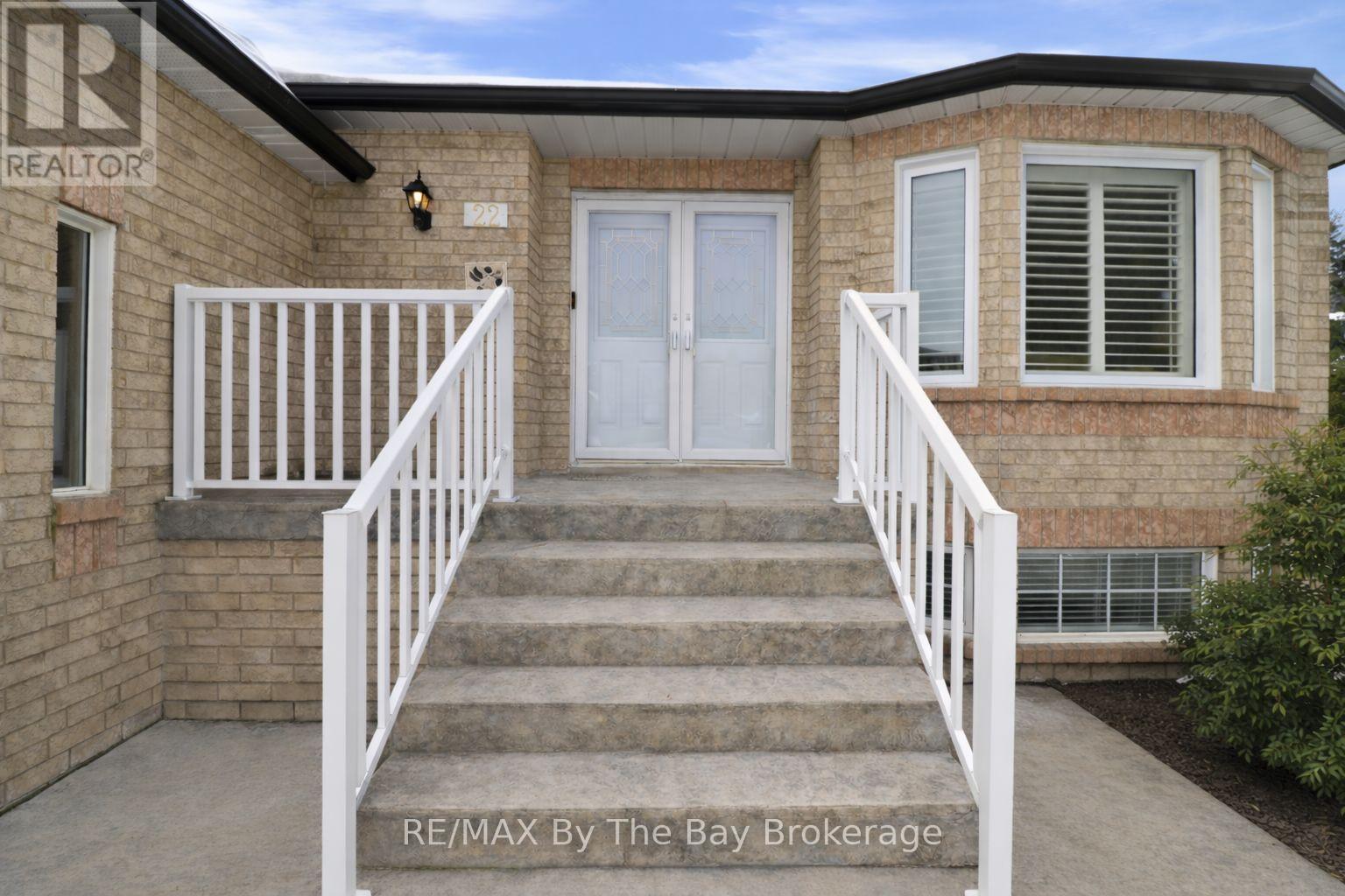 22 Britton Court, Wasaga Beach, Ontario  L9Z 1C1 - Photo 8 - S12864900