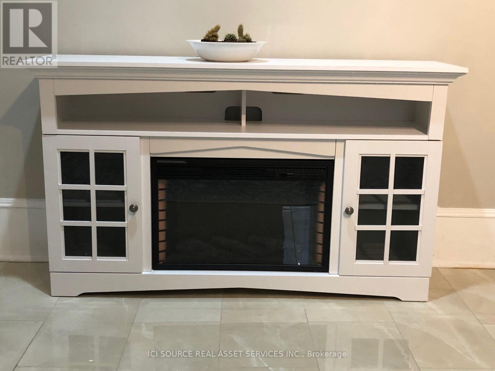 Main (1st) - 19 Tyndall Avenue, Toronto, Ontario  M6K 2E8 - Photo 8 - W12958212