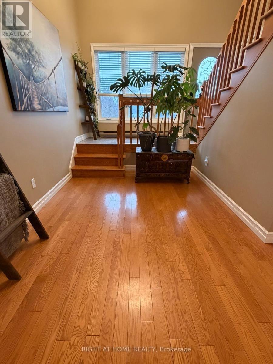 786 8th Street E, Owen Sound, Ontario  N4K 1L9 - Photo 3 - X12958210