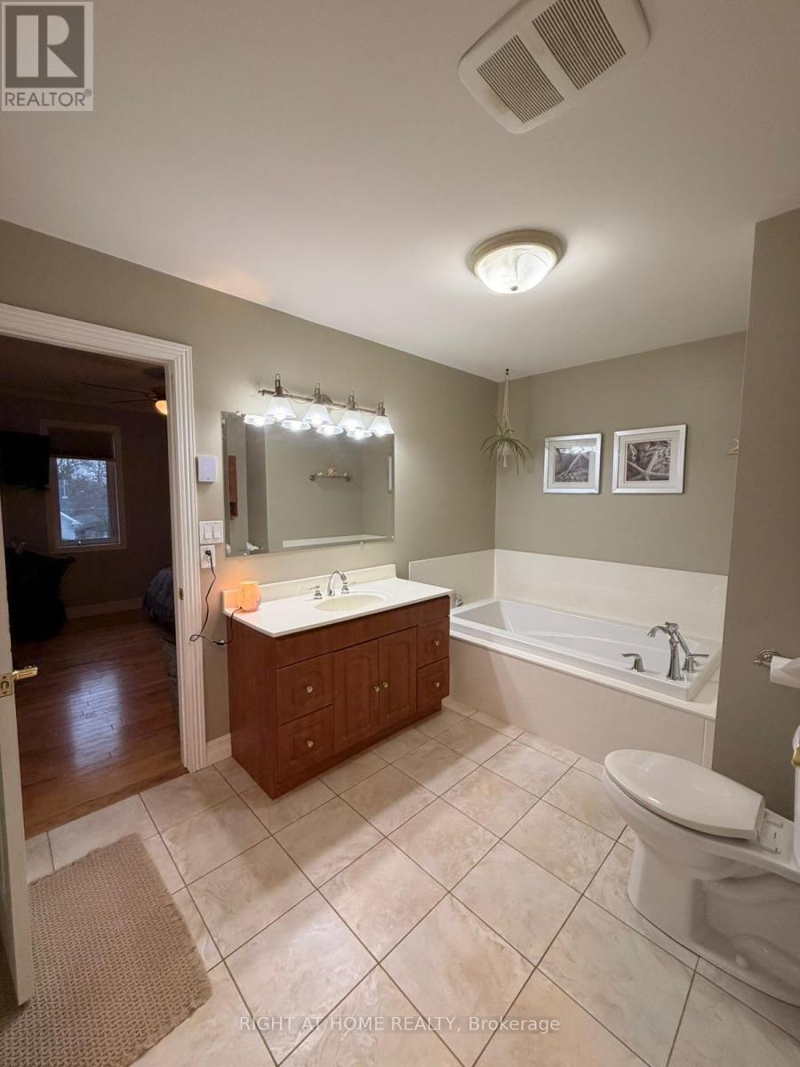 786 8th Street E, Owen Sound, Ontario  N4K 1L9 - Photo 8 - X12958210