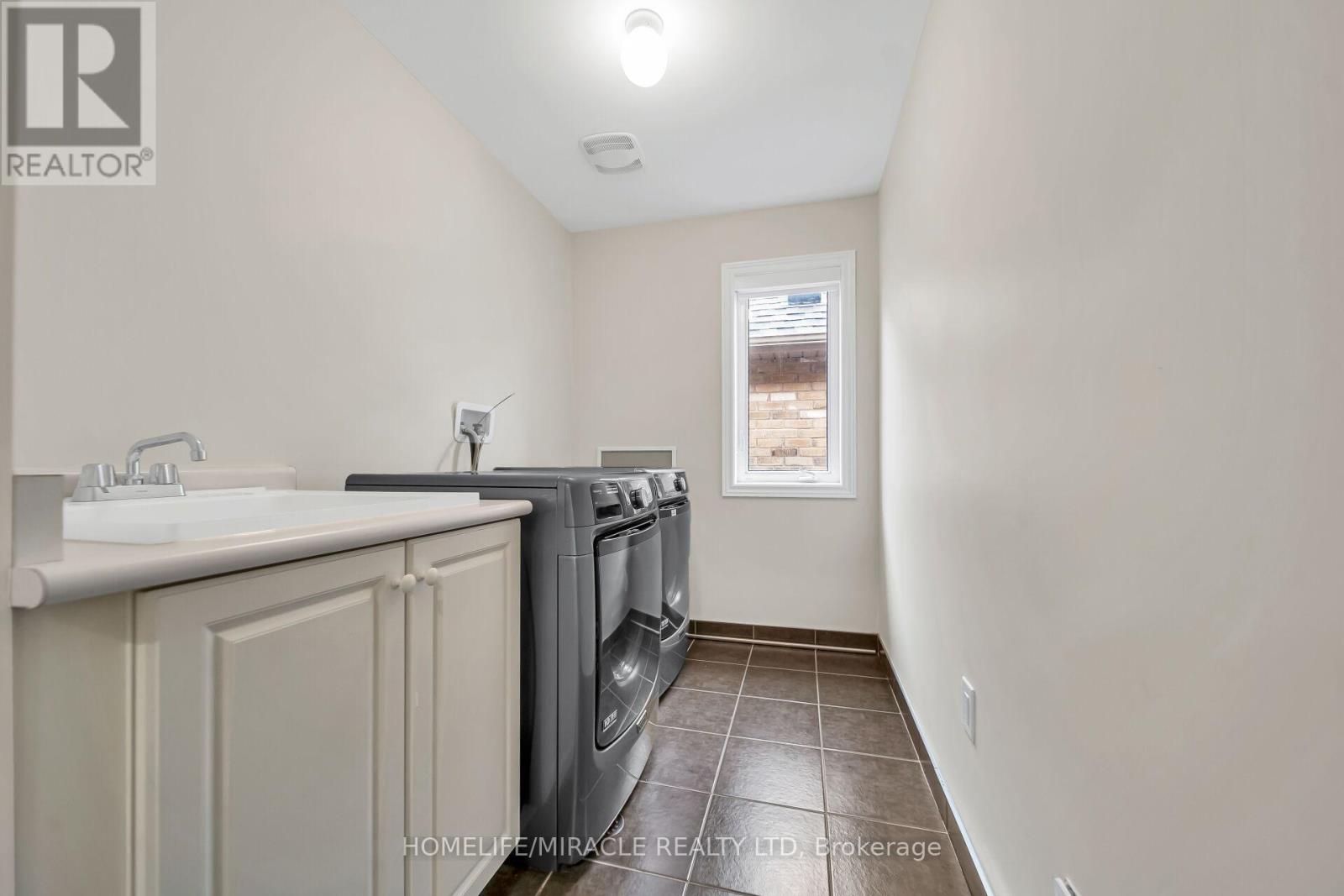 41 Hoxton Road, Brampton, Ontario L7A 4L5 - Photo 30 - W12950704