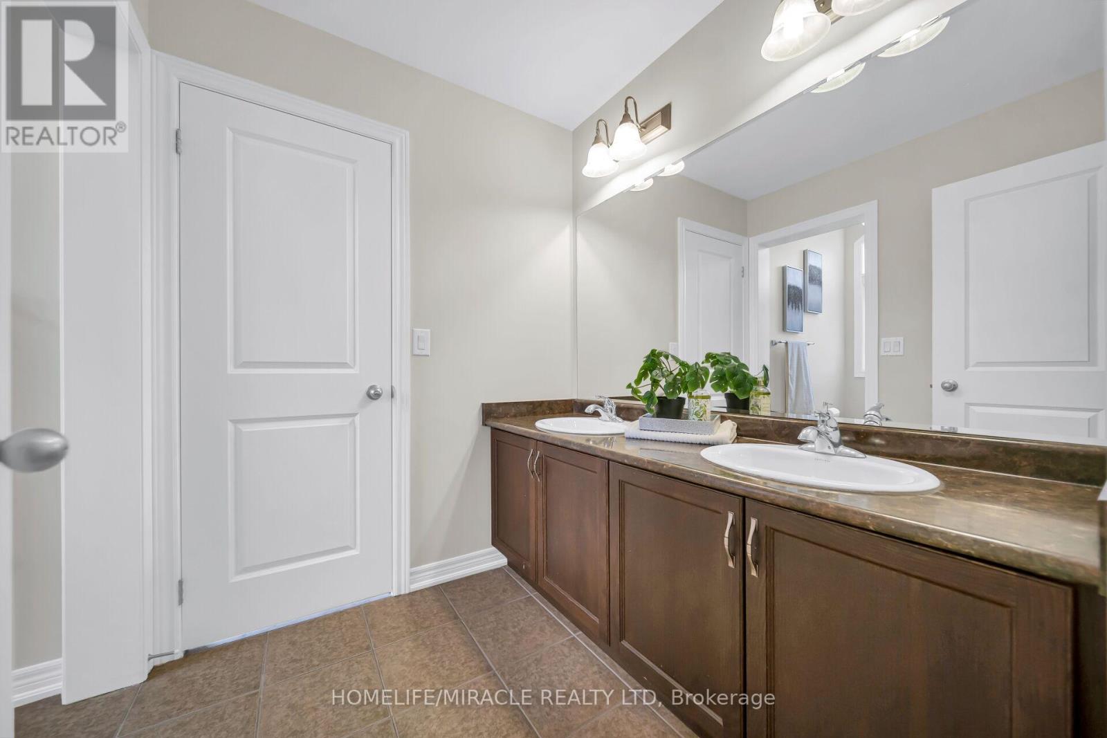 41 Hoxton Road, Brampton, Ontario L7A 4L5 - Photo 34 - W12950704