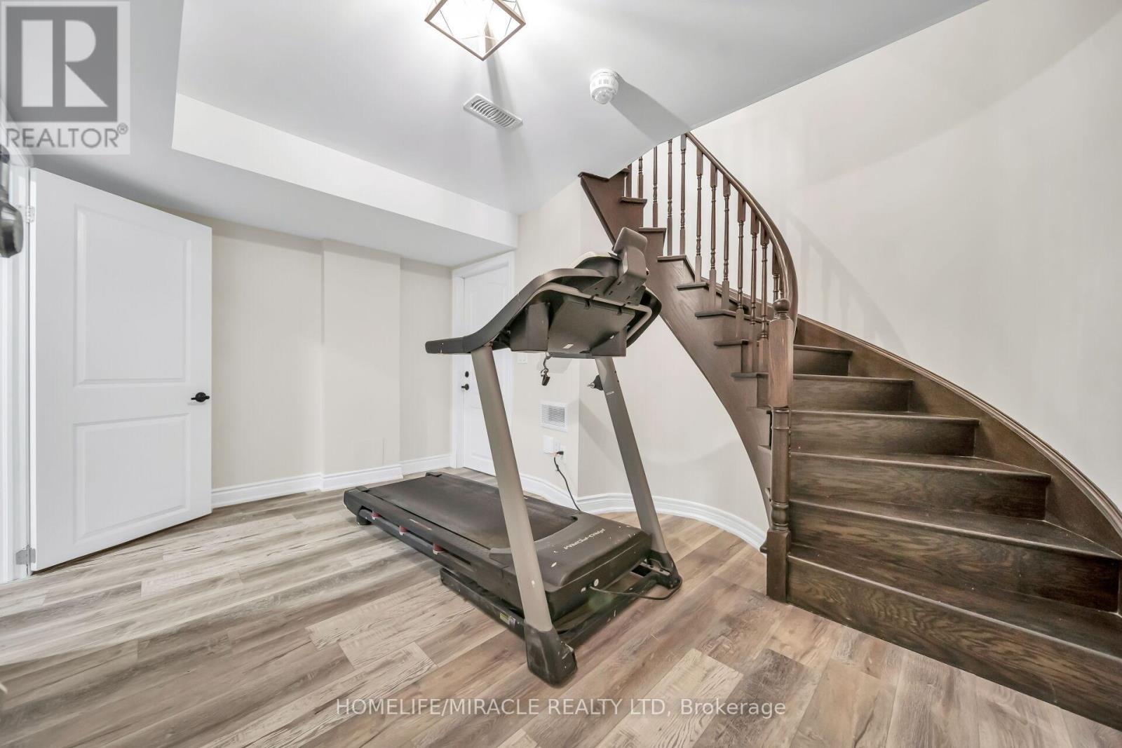 41 Hoxton Road, Brampton, Ontario L7A 4L5 - Photo 36 - W12950704