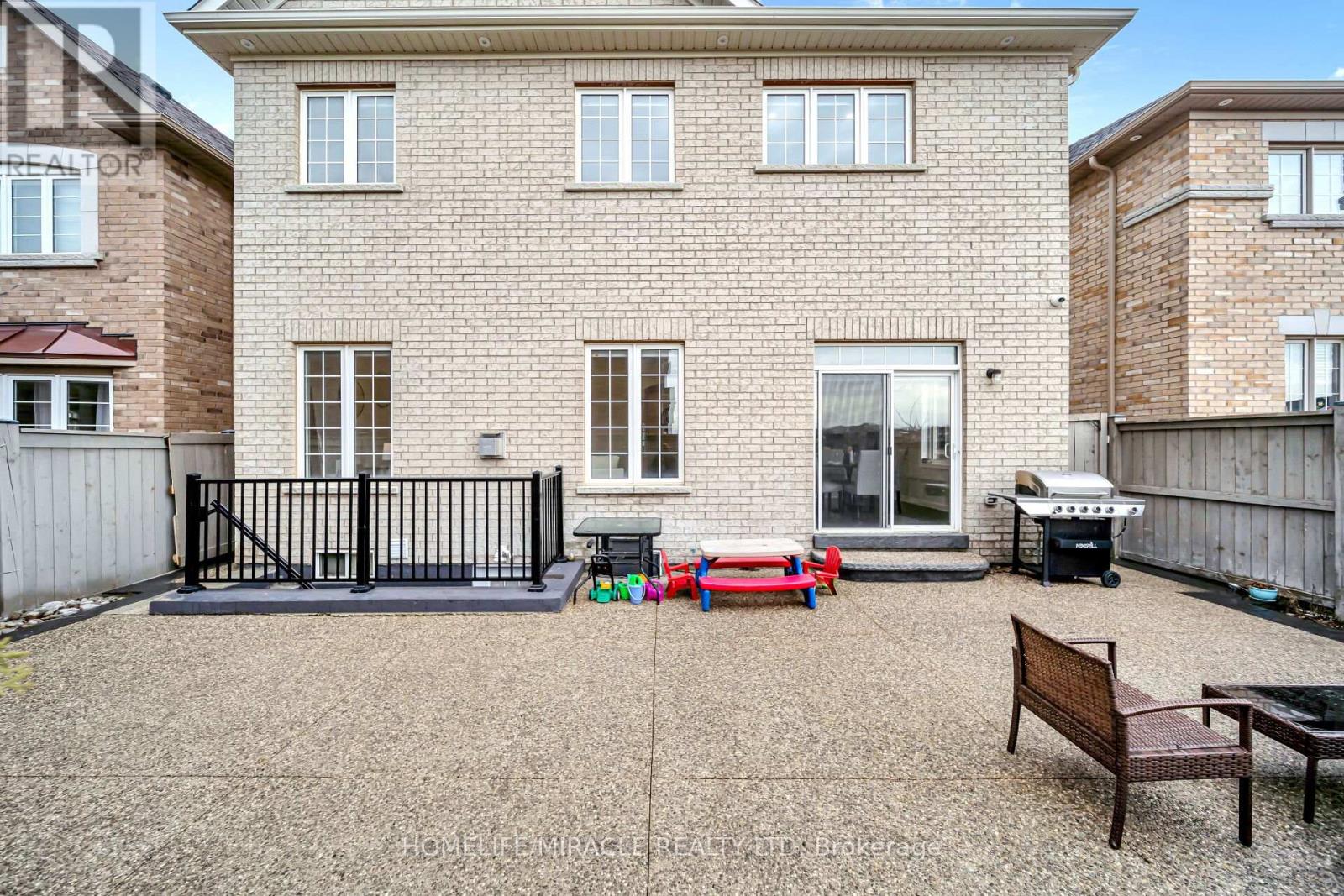 41 Hoxton Road, Brampton, Ontario L7A 4L5 - Photo 46 - W12950704