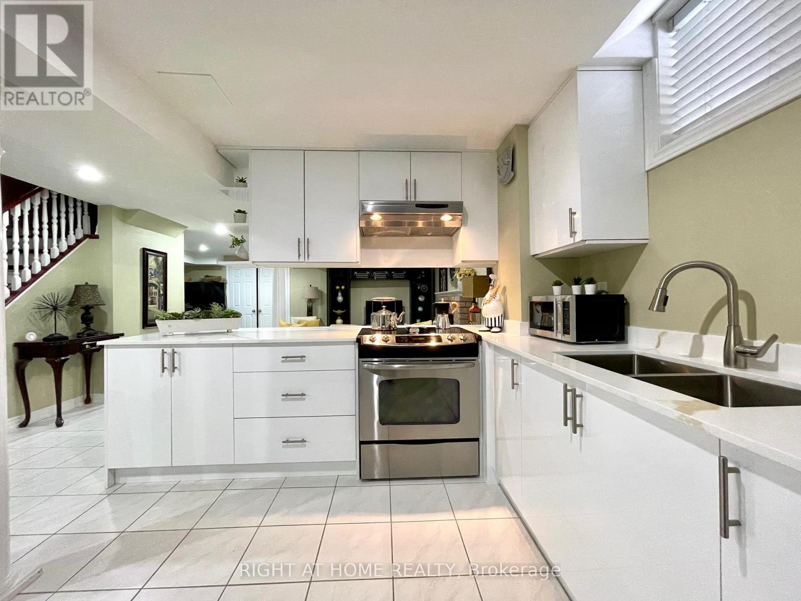 70 Bellona Street, Vaughan, Ontario  L4L 6R4 - Photo 2 - N12529364