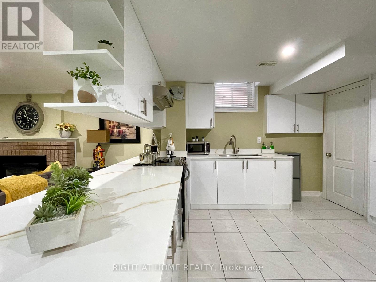 70 Bellona Street, Vaughan, Ontario  L4L 6R4 - Photo 3 - N12529364