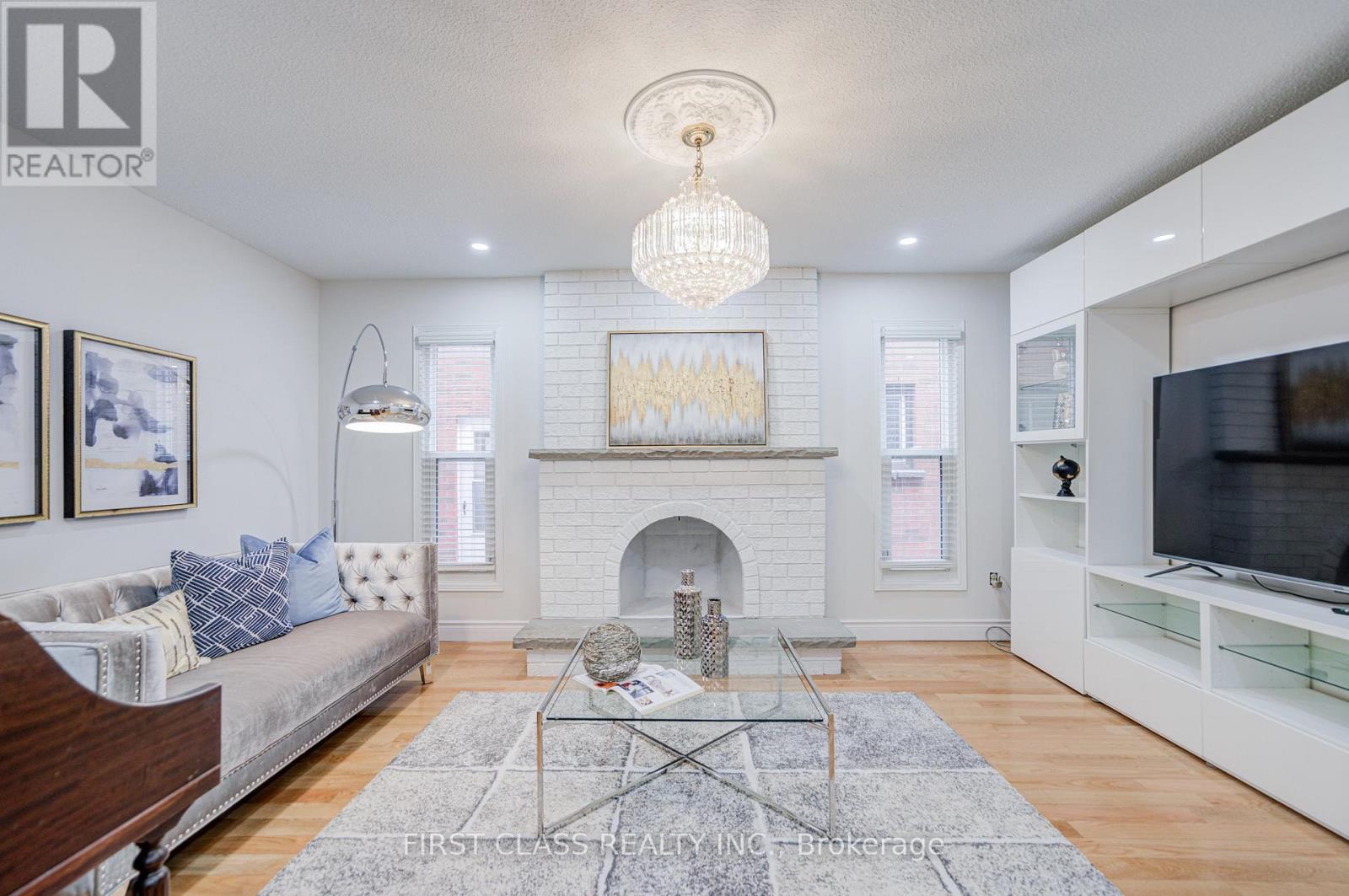 4503 Kimbermount Avenue, Mississauga, Ontario  L5M 4J4 - Photo 5 - W12958164