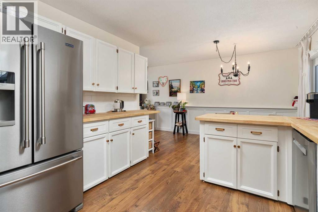 2 Grand Park Crescent, Camrose, Alberta  T4V 2K4 - Photo 6 - A2293653