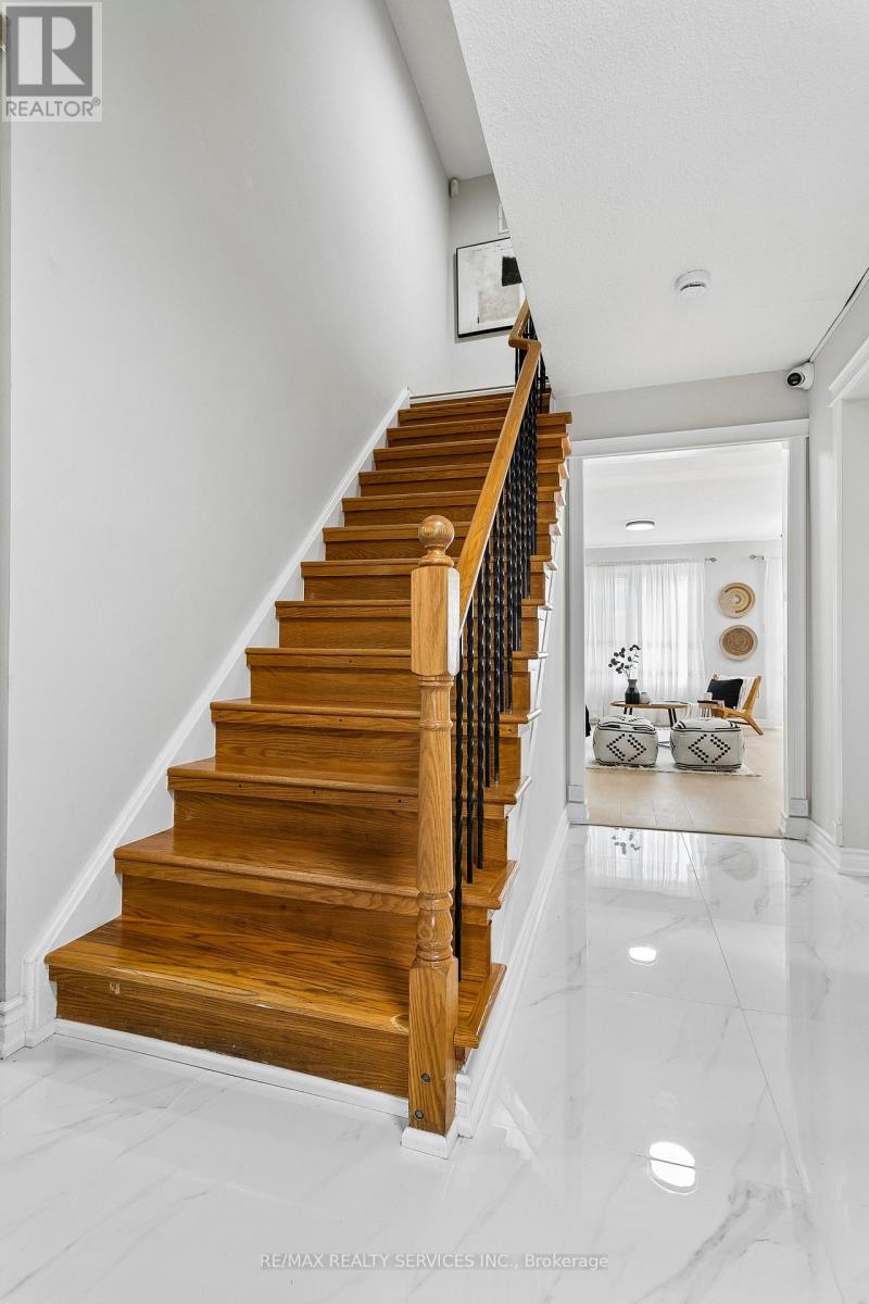 4291 Beacon Lane, Mississauga, Ontario  L5C 3V8 - Photo 24 - W12957560