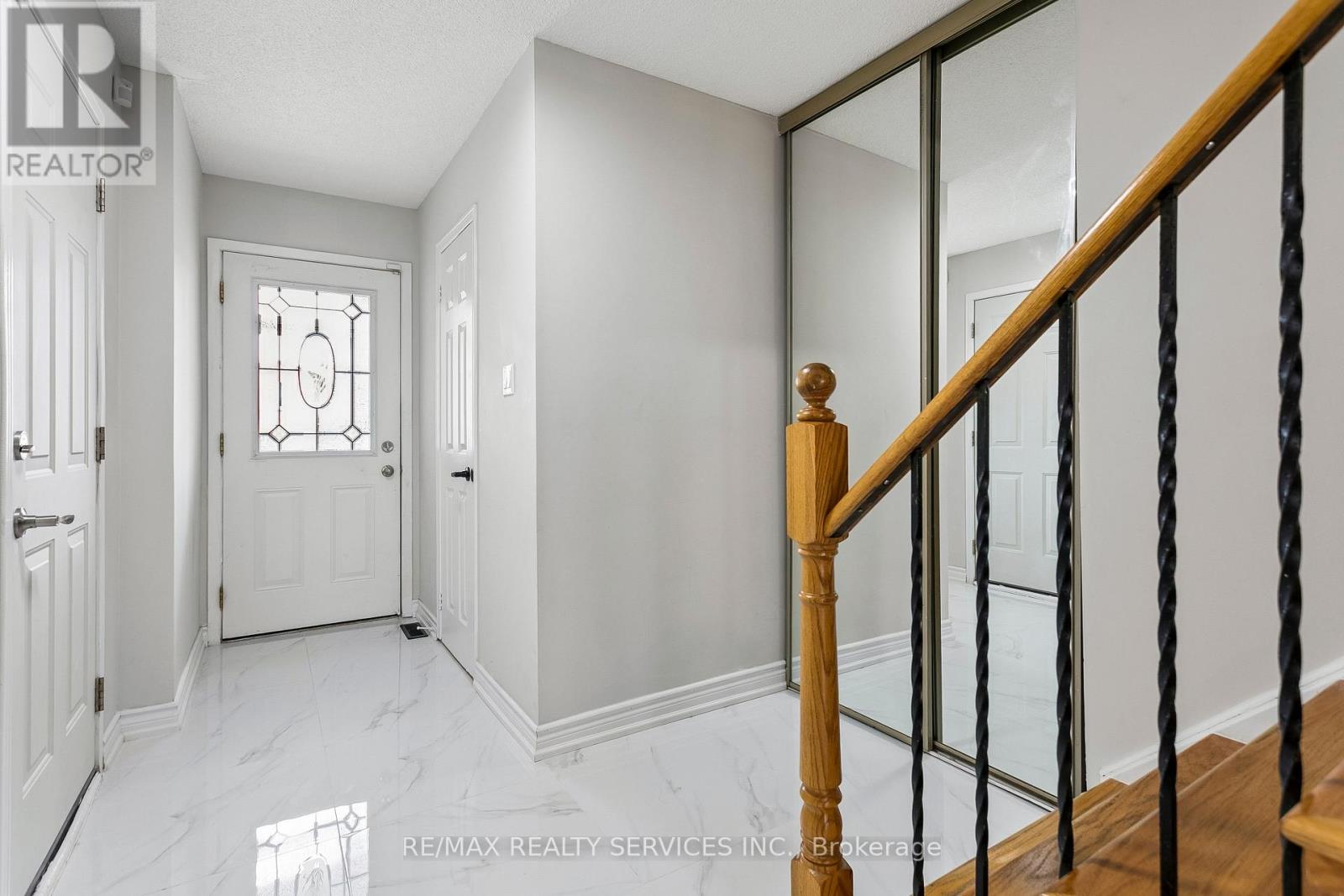 4291 Beacon Lane, Mississauga, Ontario  L5C 3V8 - Photo 8 - W12957560