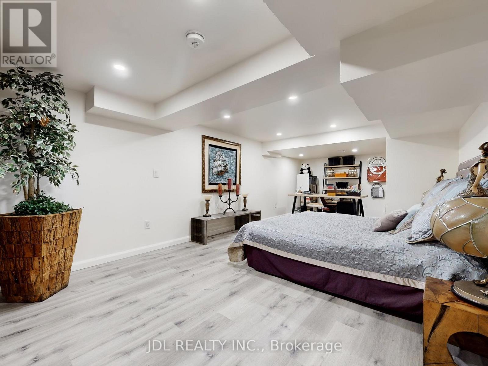 11 Hedge Road, Georgina, Ontario  L0E 1R0 - Photo 22 - N12958248