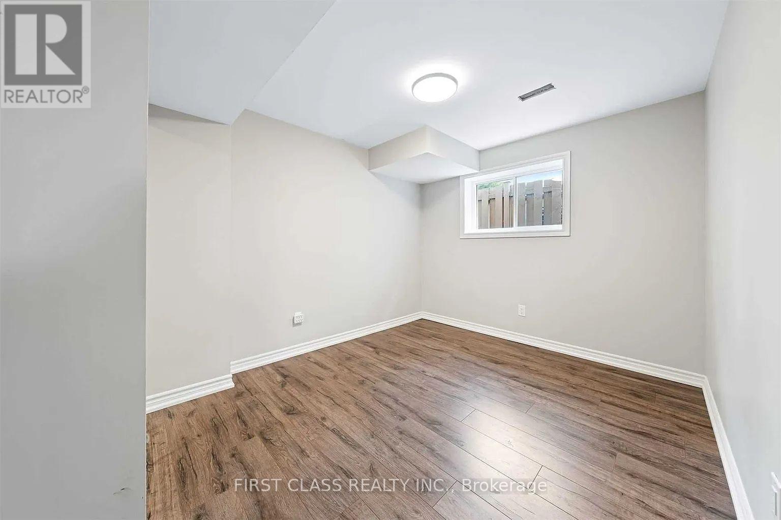 Bsmt - 10 Leslie Avenue, Barrie, Ontario  L4N 9N8 - Photo 9 - S12958250