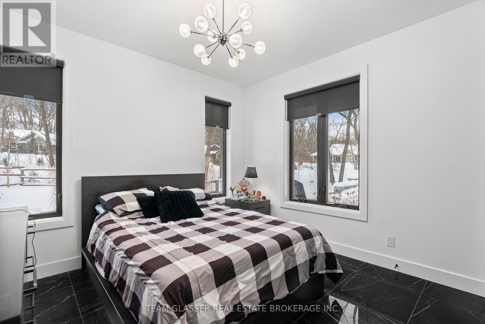 10143 Pinery Bluffs Road, Lambton Shores, Ontario  N0M 1T0 - Photo 2 - X12641572