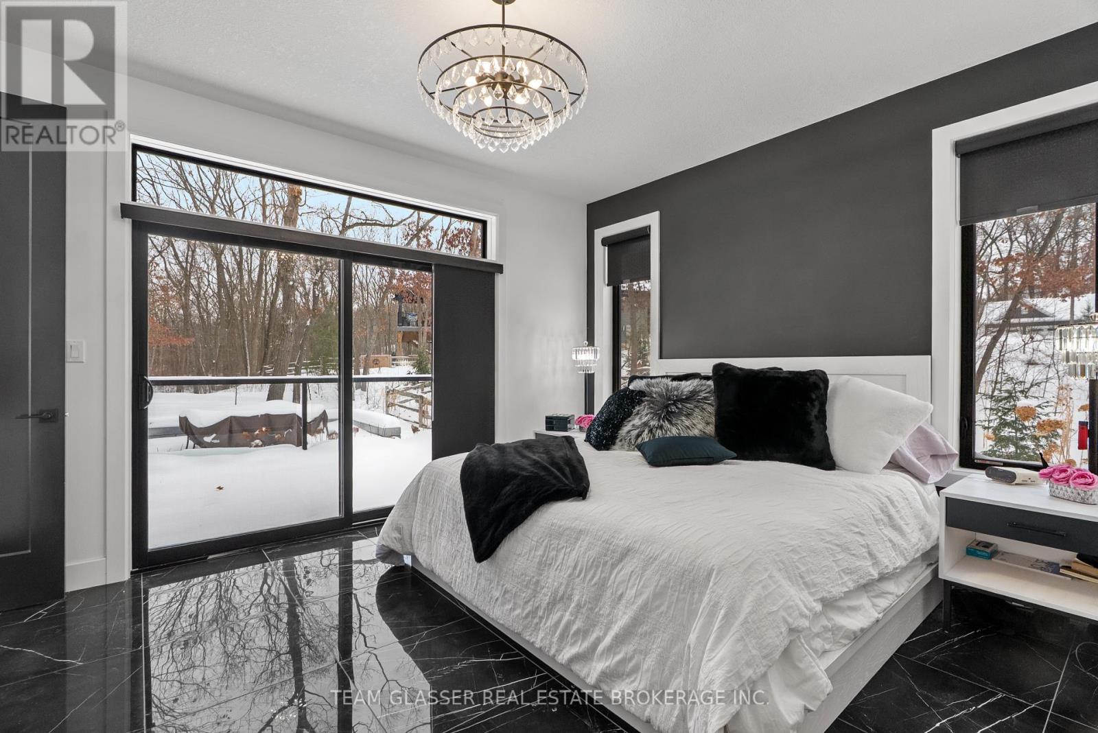 10143 Pinery Bluffs Road, Lambton Shores, Ontario  N0M 1T0 - Photo 14 - X12641572