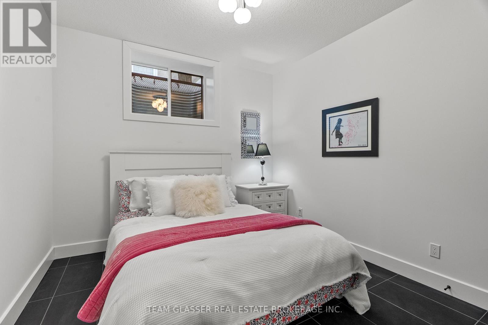 10143 Pinery Bluffs Road, Lambton Shores, Ontario  N0M 1T0 - Photo 27 - X12641572