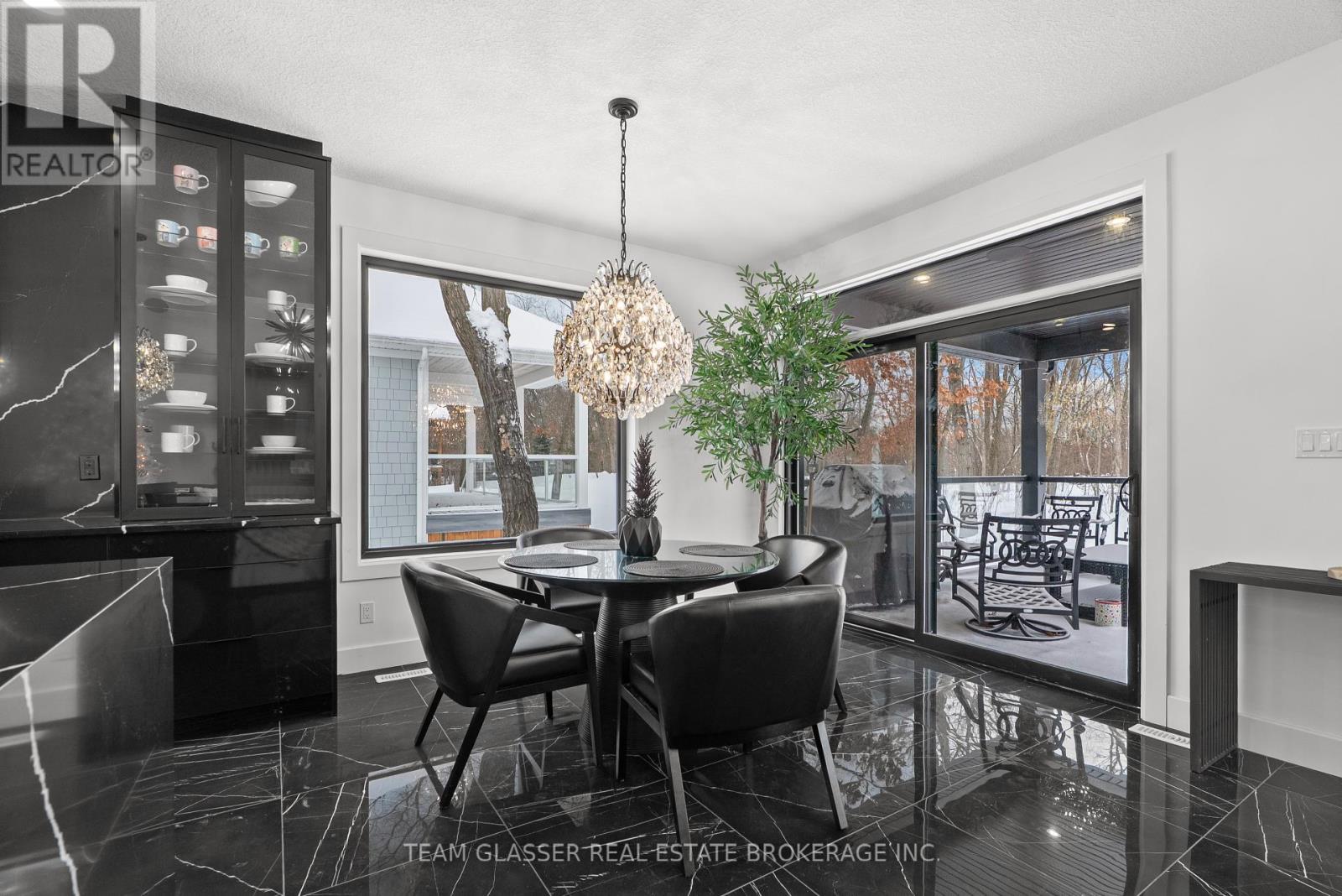 10143 Pinery Bluffs Road, Lambton Shores, Ontario  N0M 1T0 - Photo 8 - X12641572