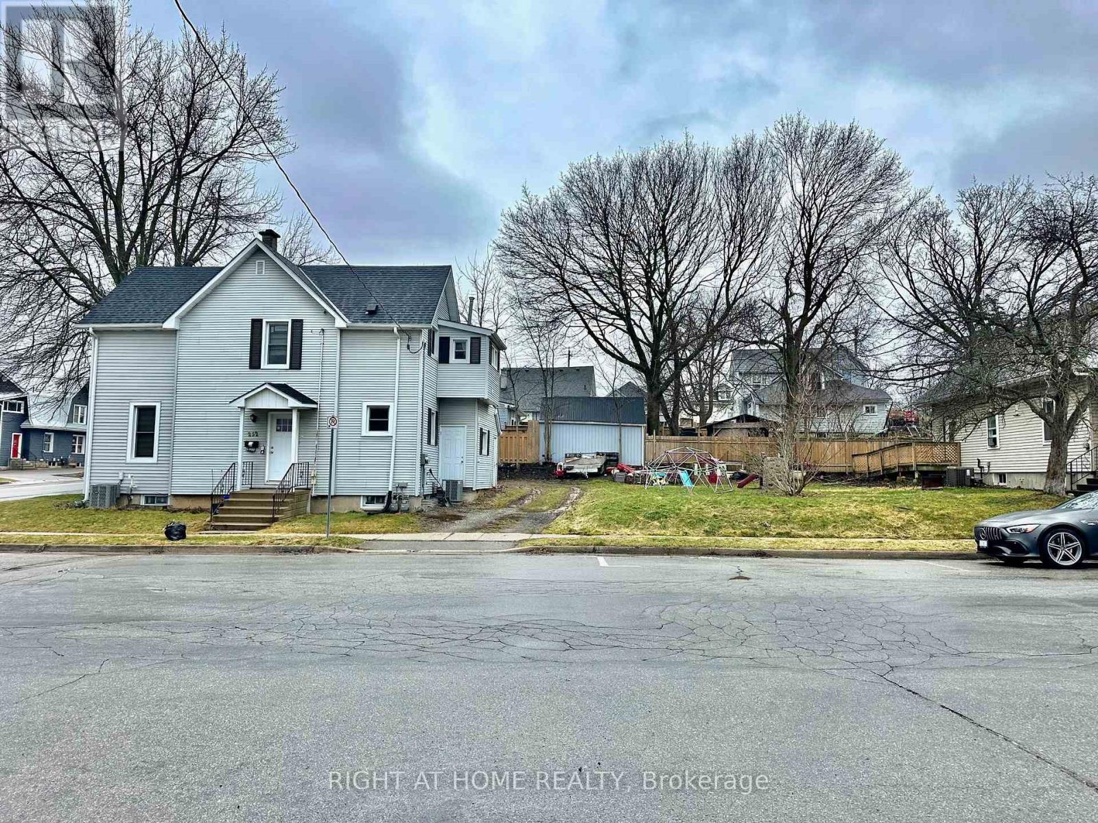 252 Robinson Street, Norfolk, Ontario  N3Y 1X5 - Photo 4 - X12958240