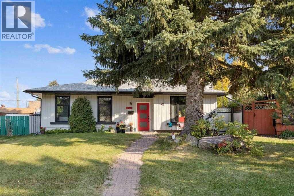 224 Cedarbrae Crescent SW, Calgary, Alberta  T2W 1Y4 - Photo 3 - A2295154