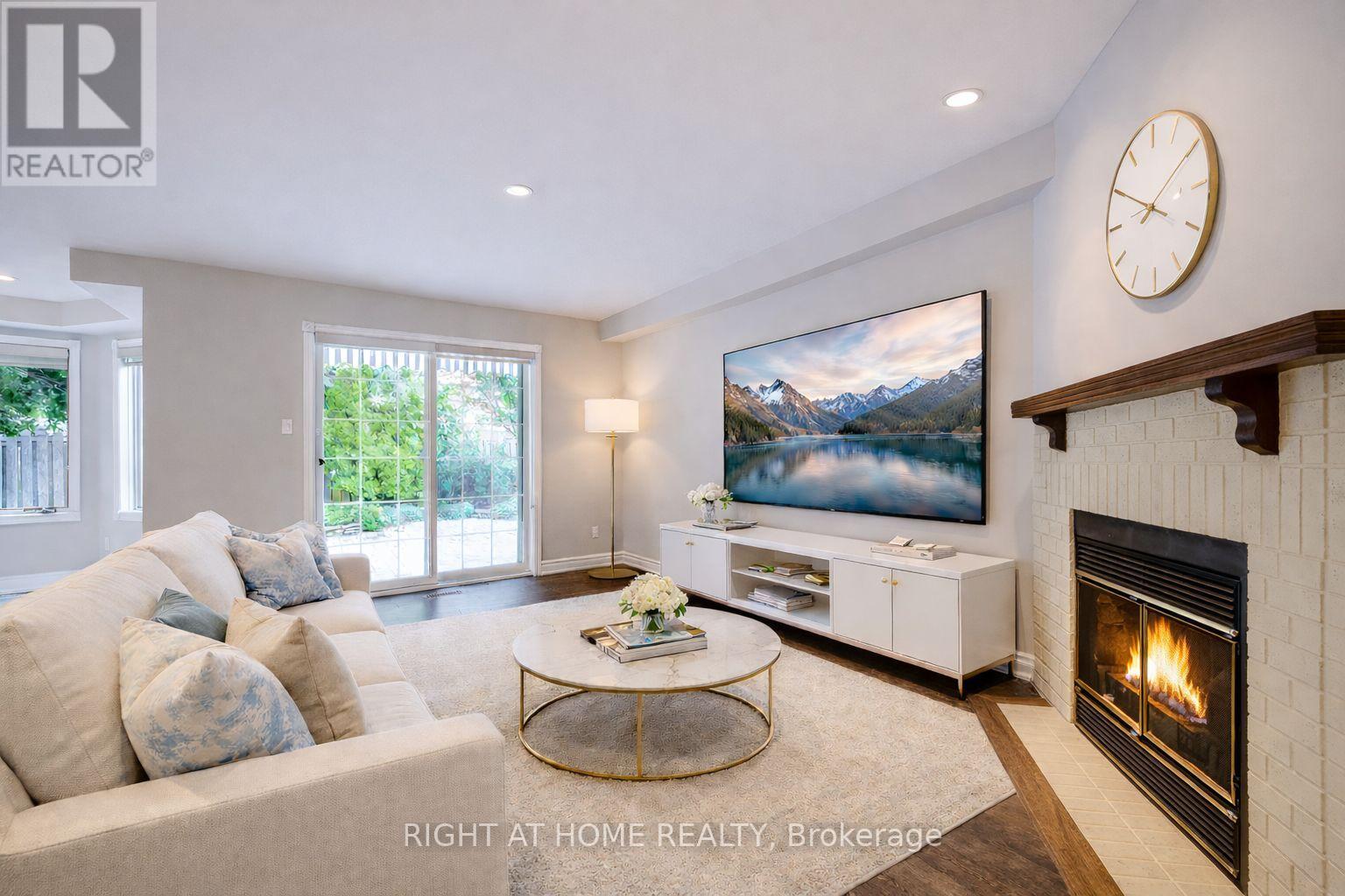 2623 Charlotte Court, Mississauga, Ontario  L5M 5E6 - Photo 12 - W12955162