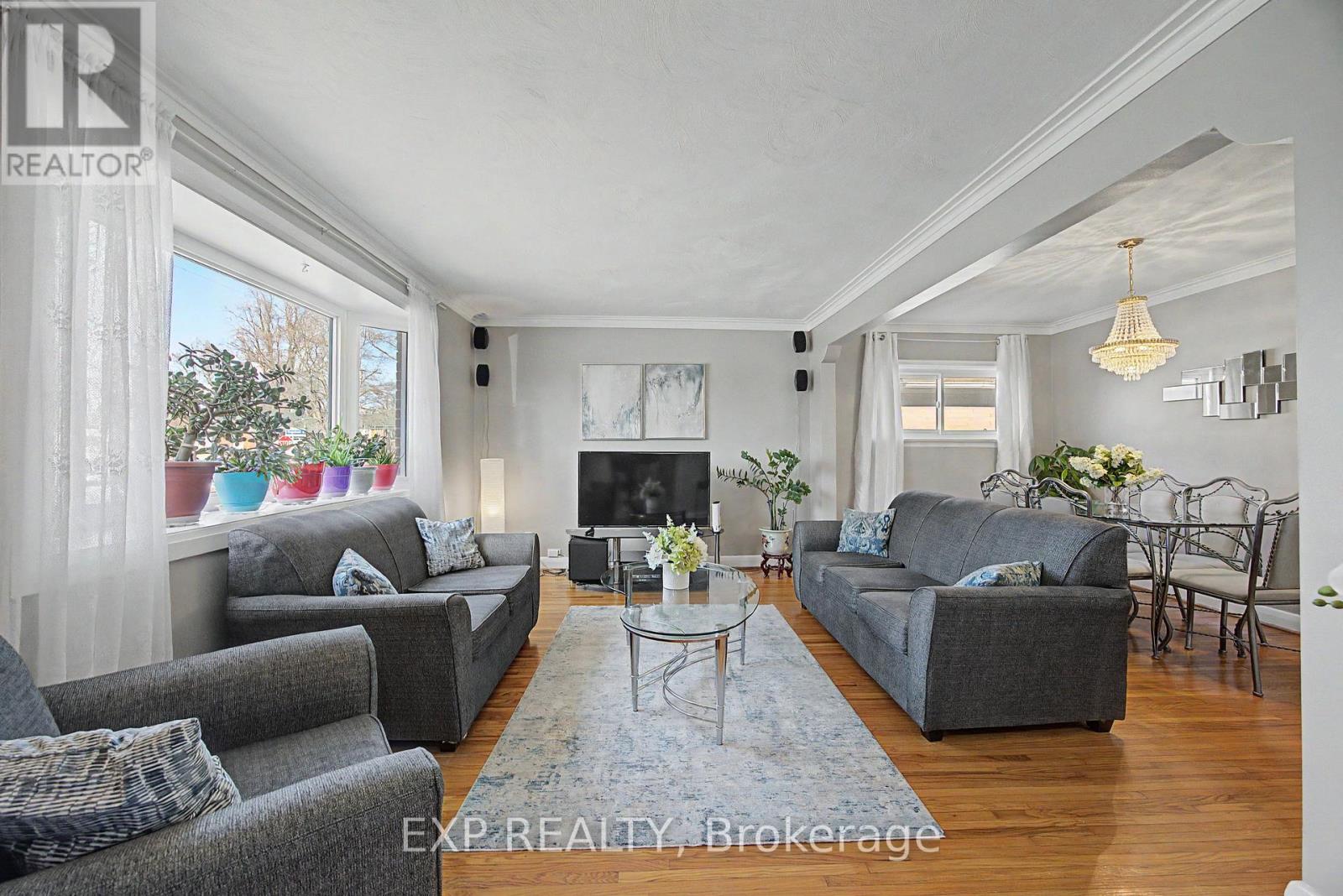 43 Yorkshire Road, Toronto, Ontario  M1K 3B7 - Photo 5 - E12958162