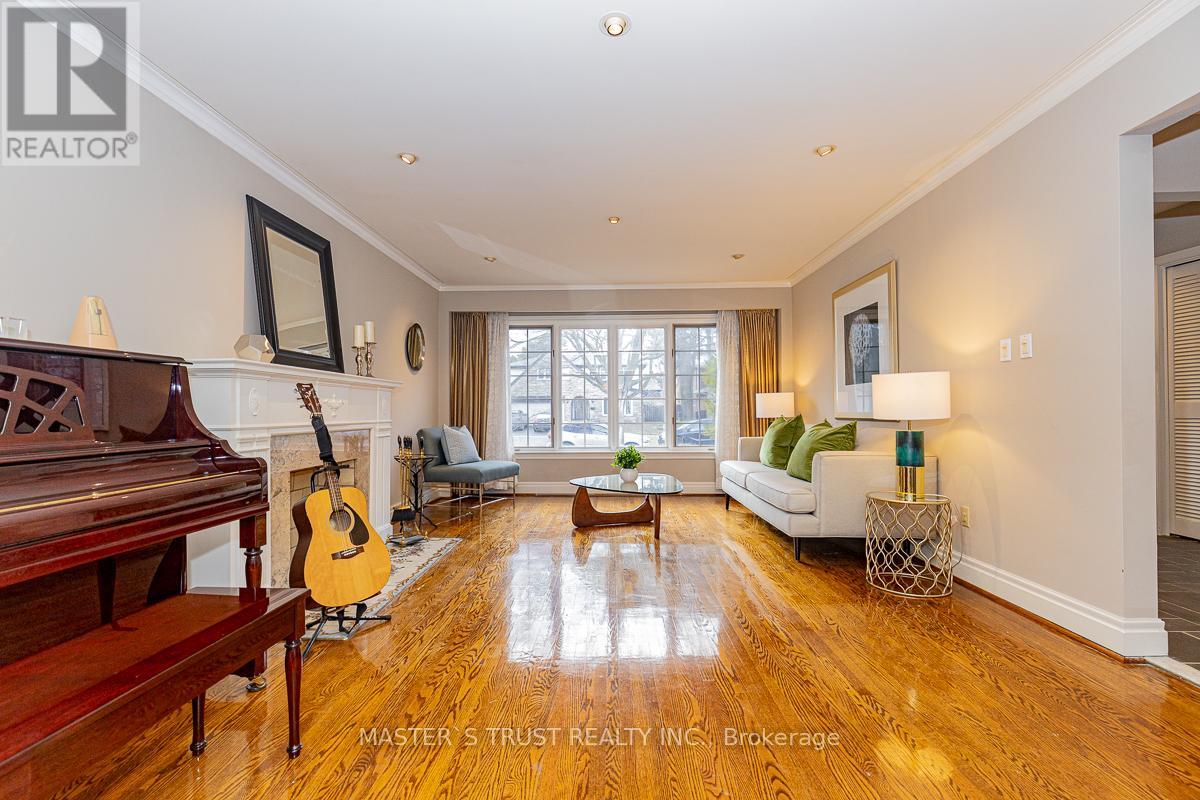 153 Banbury Road, Toronto, Ontario  M3B 2L7 - Photo 2 - C12958272