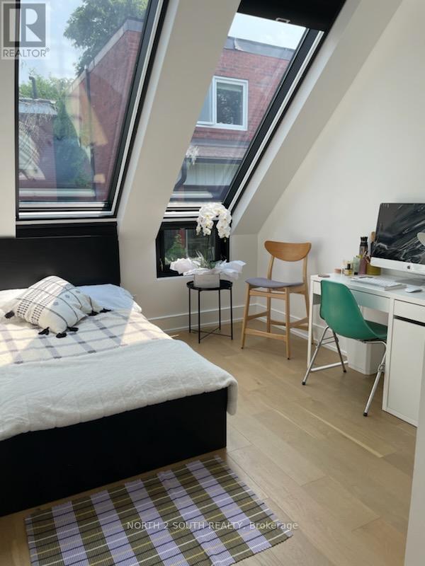 B - 918 Manning Avenue, Toronto, Ontario  M6G 2X4 - Photo 5 - C12958280