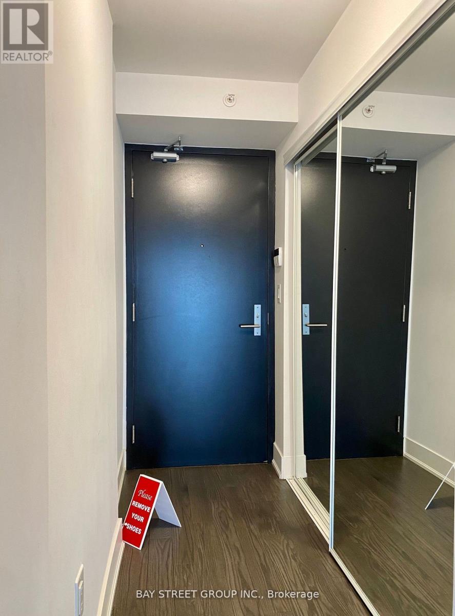 1702 - 955 Bay Street, Toronto, Ontario  M5S 2A2 - Photo 3 - C12958290