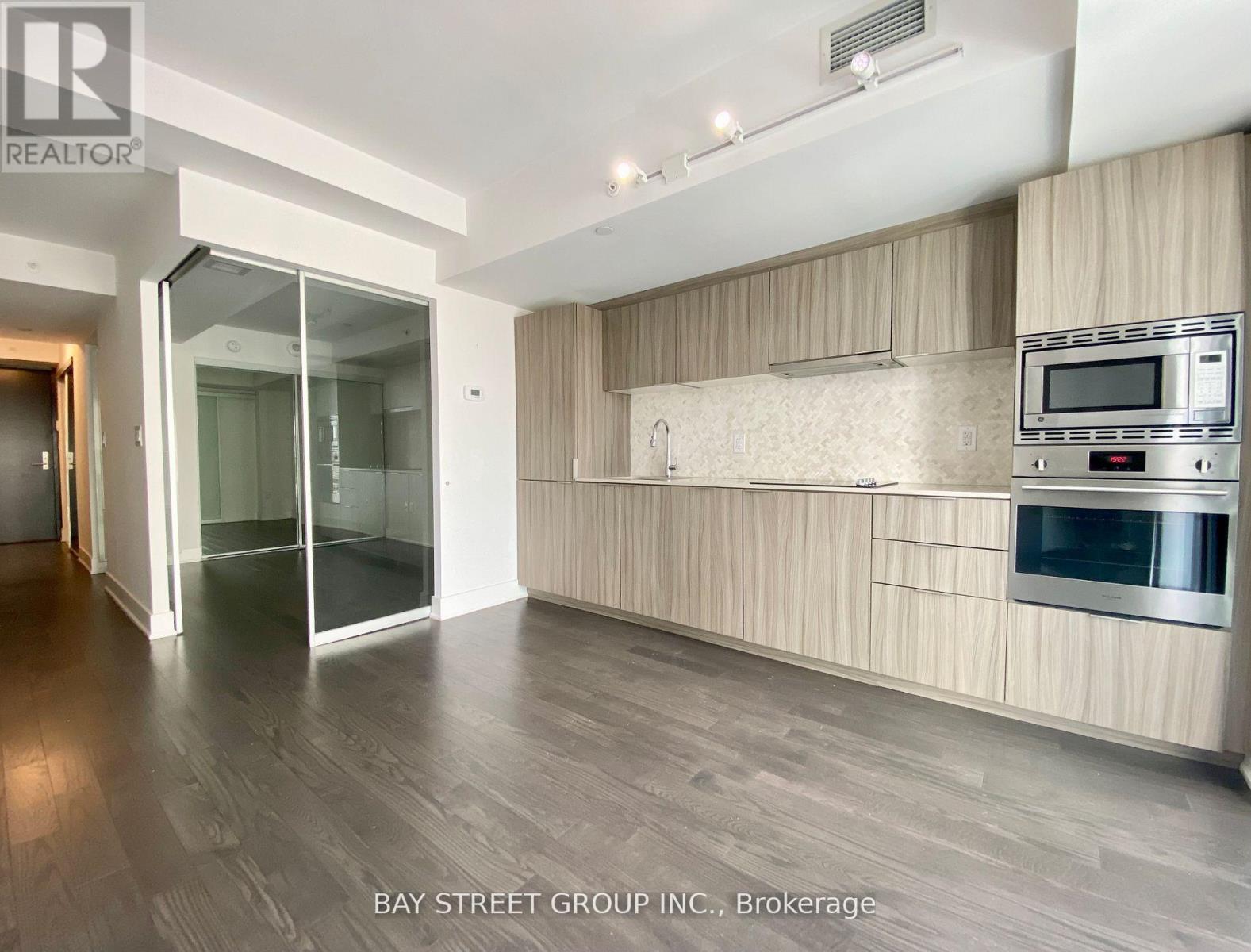 1702 - 955 Bay Street, Toronto, Ontario  M5S 2A2 - Photo 4 - C12958290