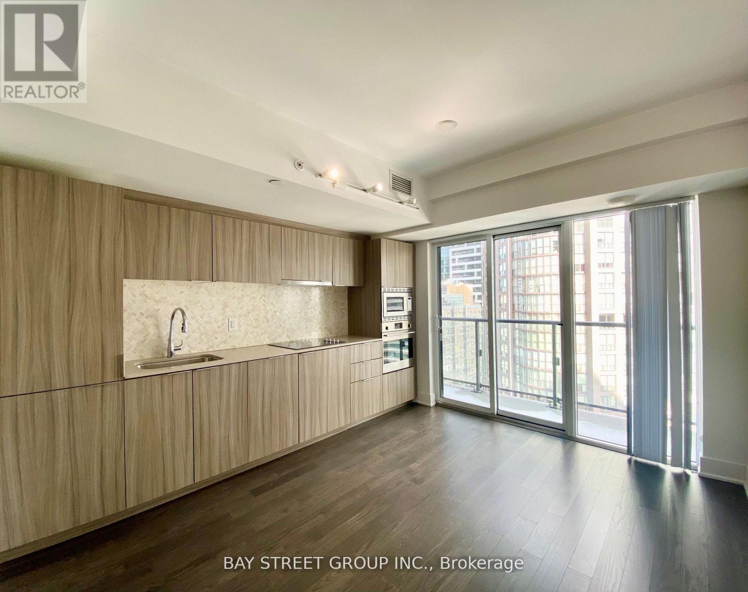 1702 - 955 Bay Street, Toronto, Ontario  M5S 2A2 - Photo 6 - C12958290