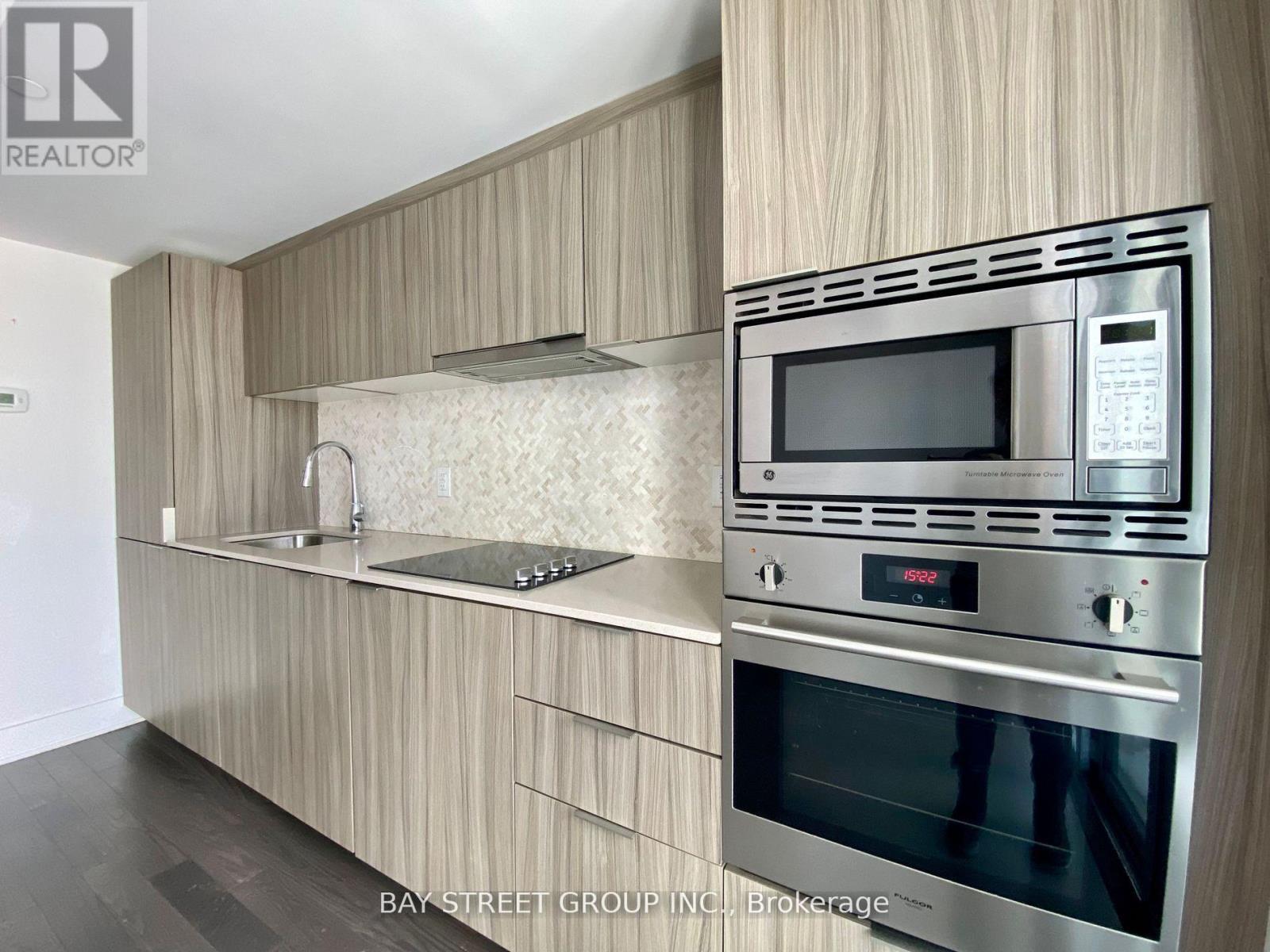 1702 - 955 Bay Street, Toronto, Ontario  M5S 2A2 - Photo 8 - C12958290