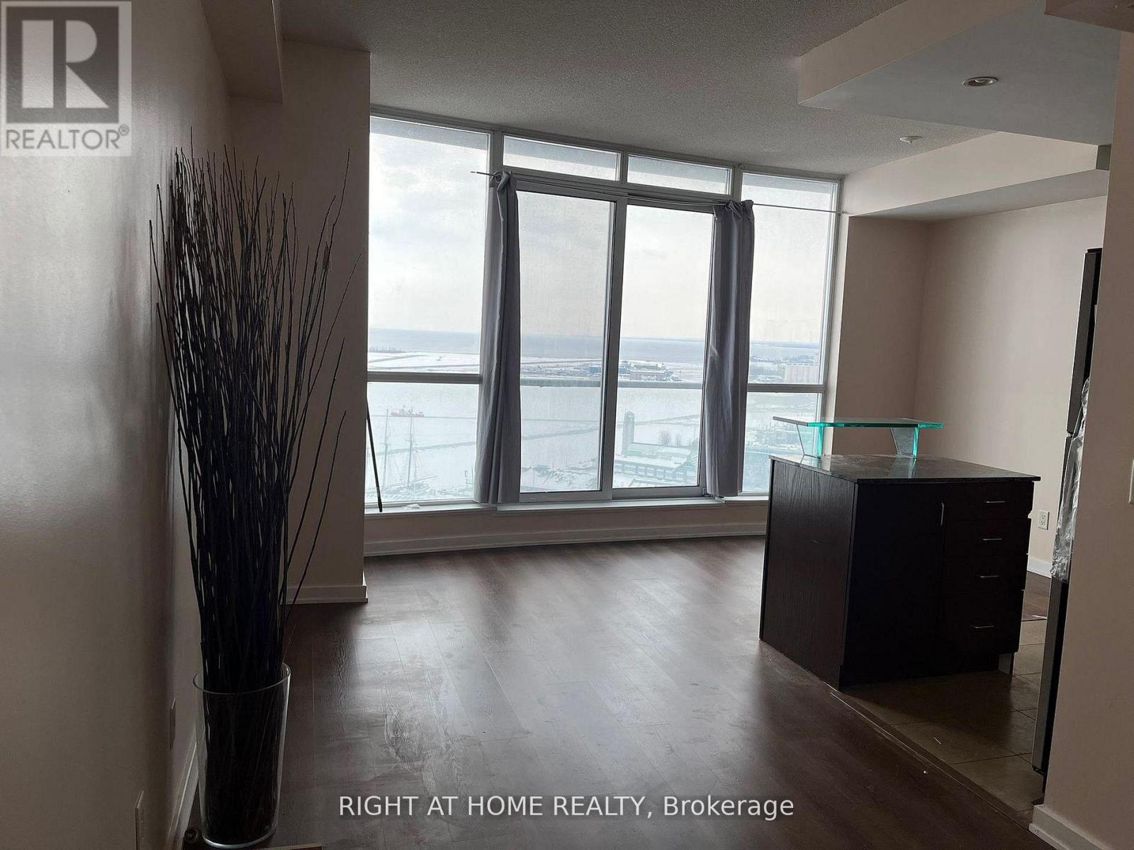 2408 - 208 Queens Quay W, Toronto, Ontario  M5J 2Y5 - Photo 10 - C12958300