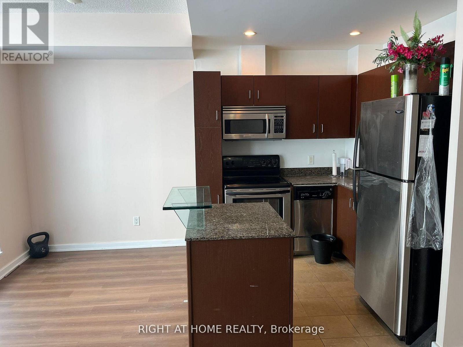2408 - 208 Queens Quay W, Toronto, Ontario  M5J 2Y5 - Photo 11 - C12958300