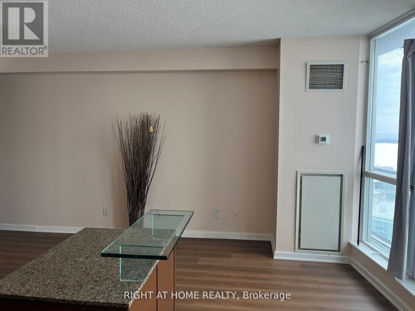 2408 - 208 Queens Quay W, Toronto, Ontario  M5J 2Y5 - Photo 12 - C12958300