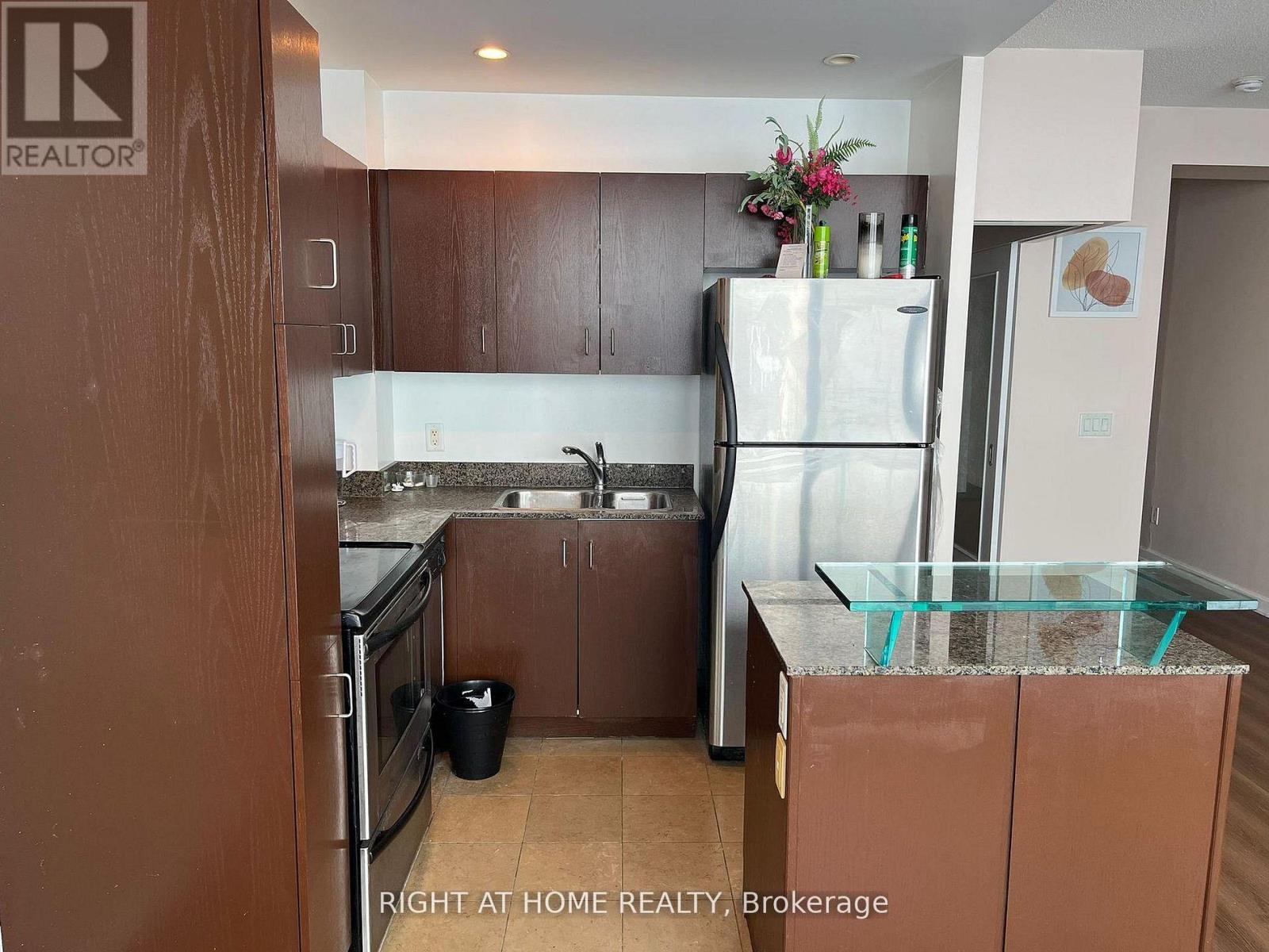 2408 - 208 Queens Quay W, Toronto, Ontario  M5J 2Y5 - Photo 13 - C12958300