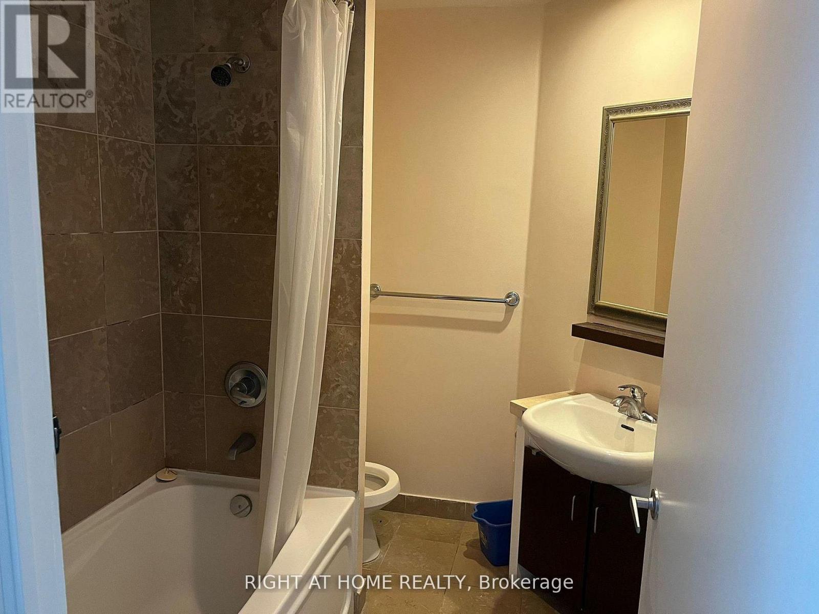 2408 - 208 Queens Quay W, Toronto, Ontario  M5J 2Y5 - Photo 16 - C12958300