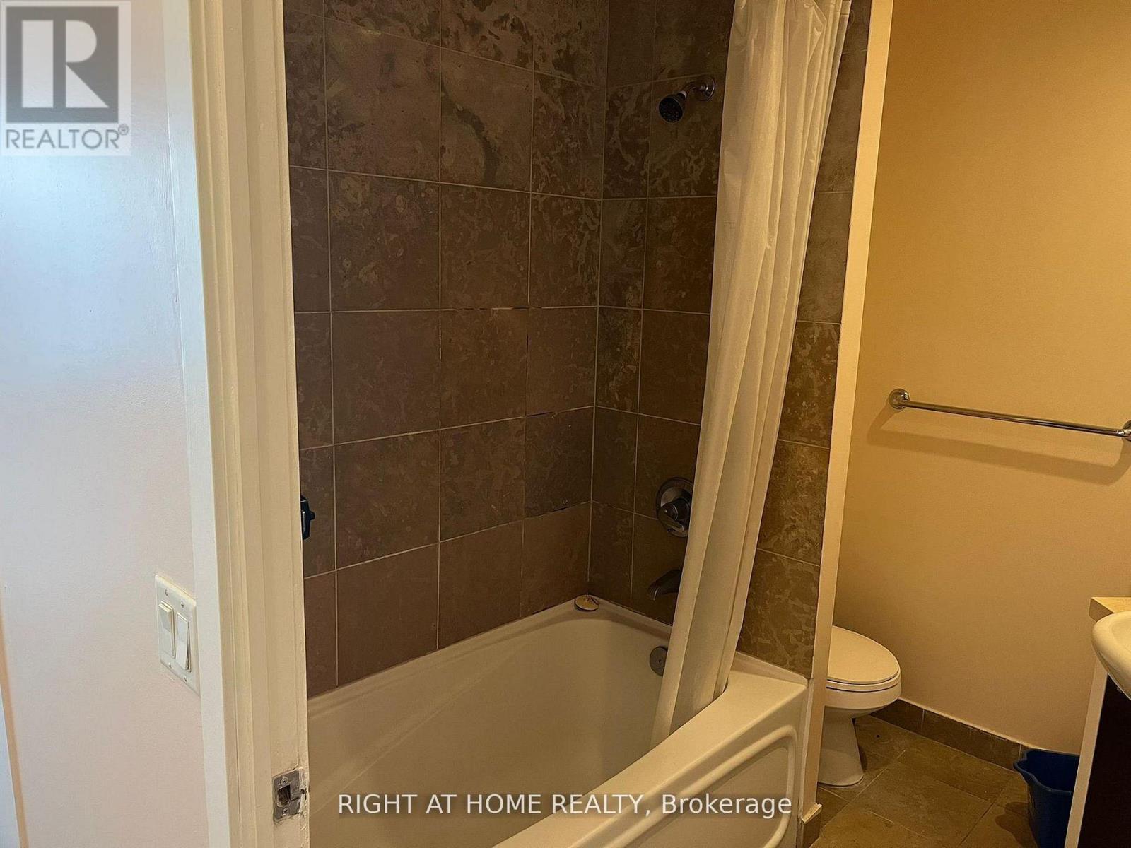 2408 - 208 Queens Quay W, Toronto, Ontario  M5J 2Y5 - Photo 17 - C12958300