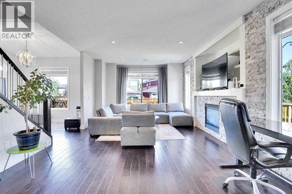 172 Kinniburgh Way, Chestermere, Alberta  T1X 0R8 - Photo 6 - A2298667