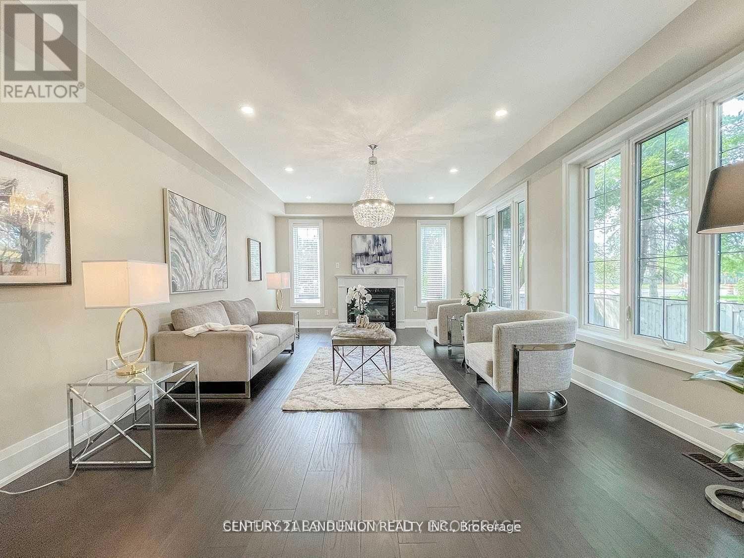 2 Stonebridge Drive, Markham, Ontario  L6C 2C3 - Photo 5 - N12958260