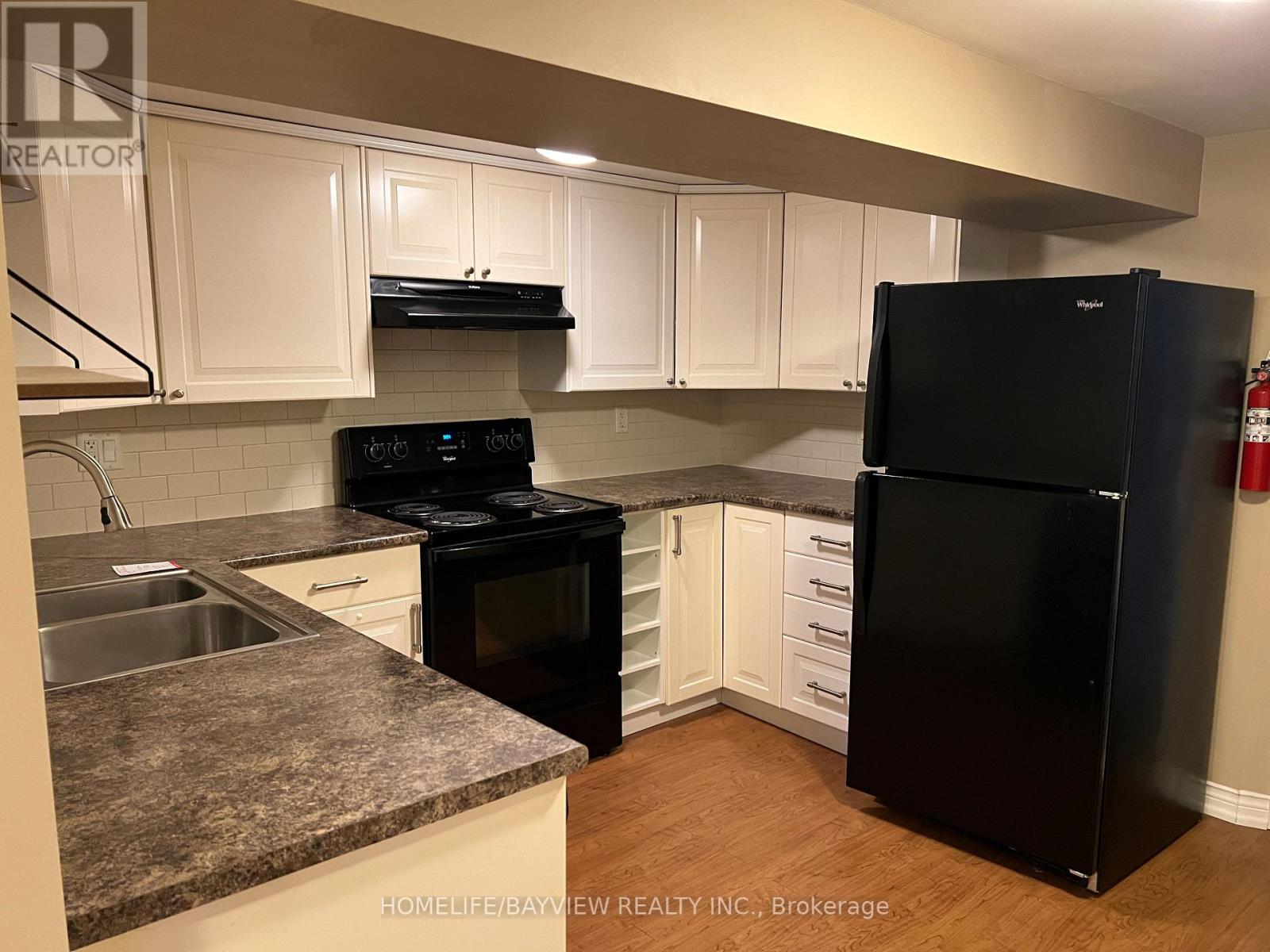 85 Child(Lower) Drive, Aurora, Ontario  L4G 1Y8 - Photo 3 - N12958284