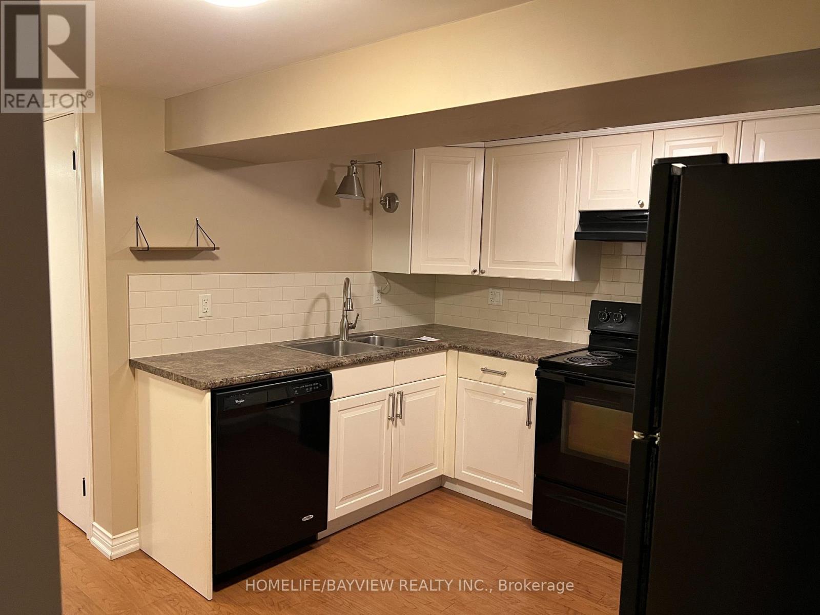 85 Child(Lower) Drive, Aurora, Ontario  L4G 1Y8 - Photo 4 - N12958284