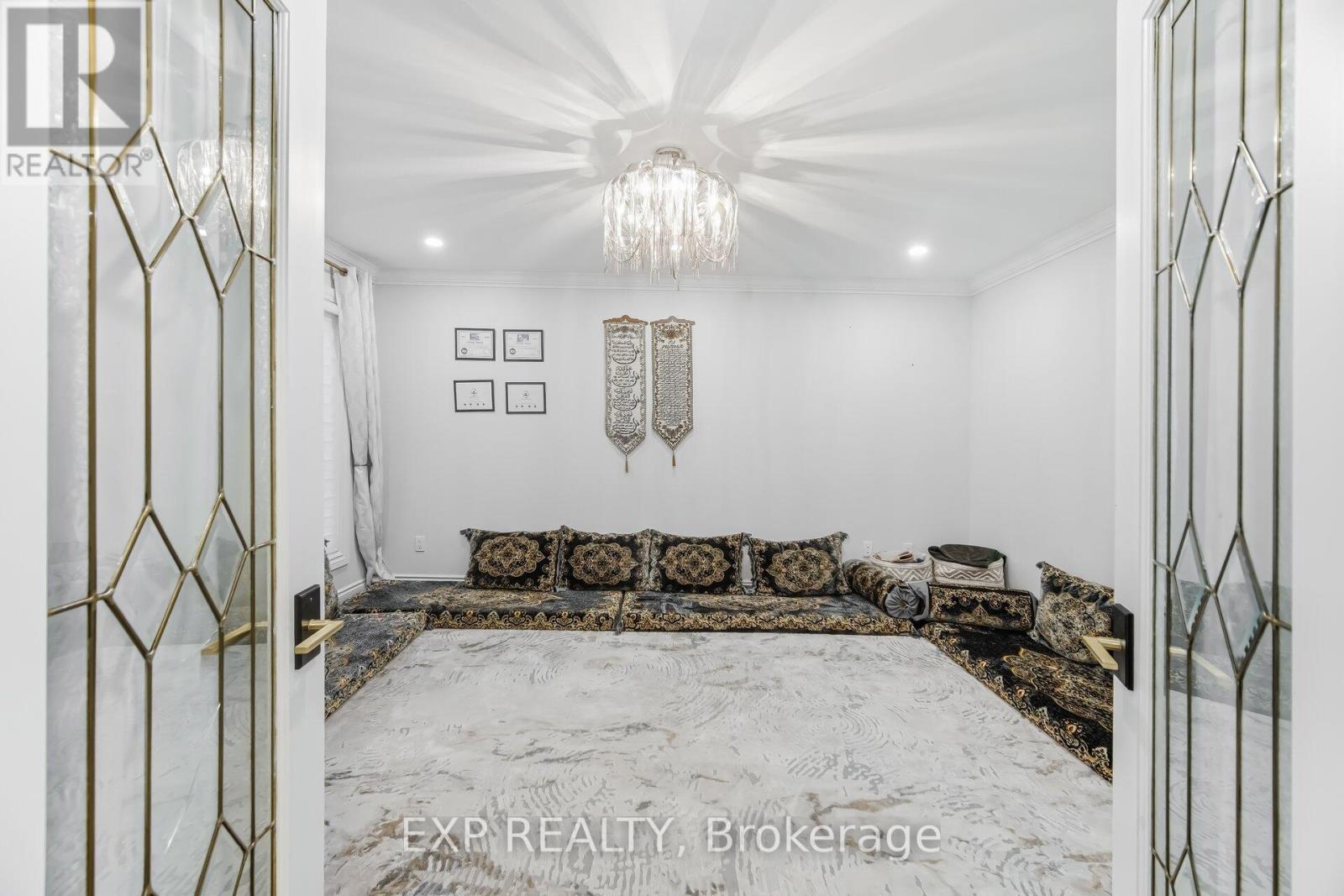 265 Wycliffe Avenue, Vaughan, Ontario  L4L 3N7 - Photo 5 - N12958296